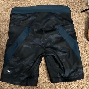 Like New Lululemon Biker Shorts Heathered Texture Camo Oil Slick Blue size 4